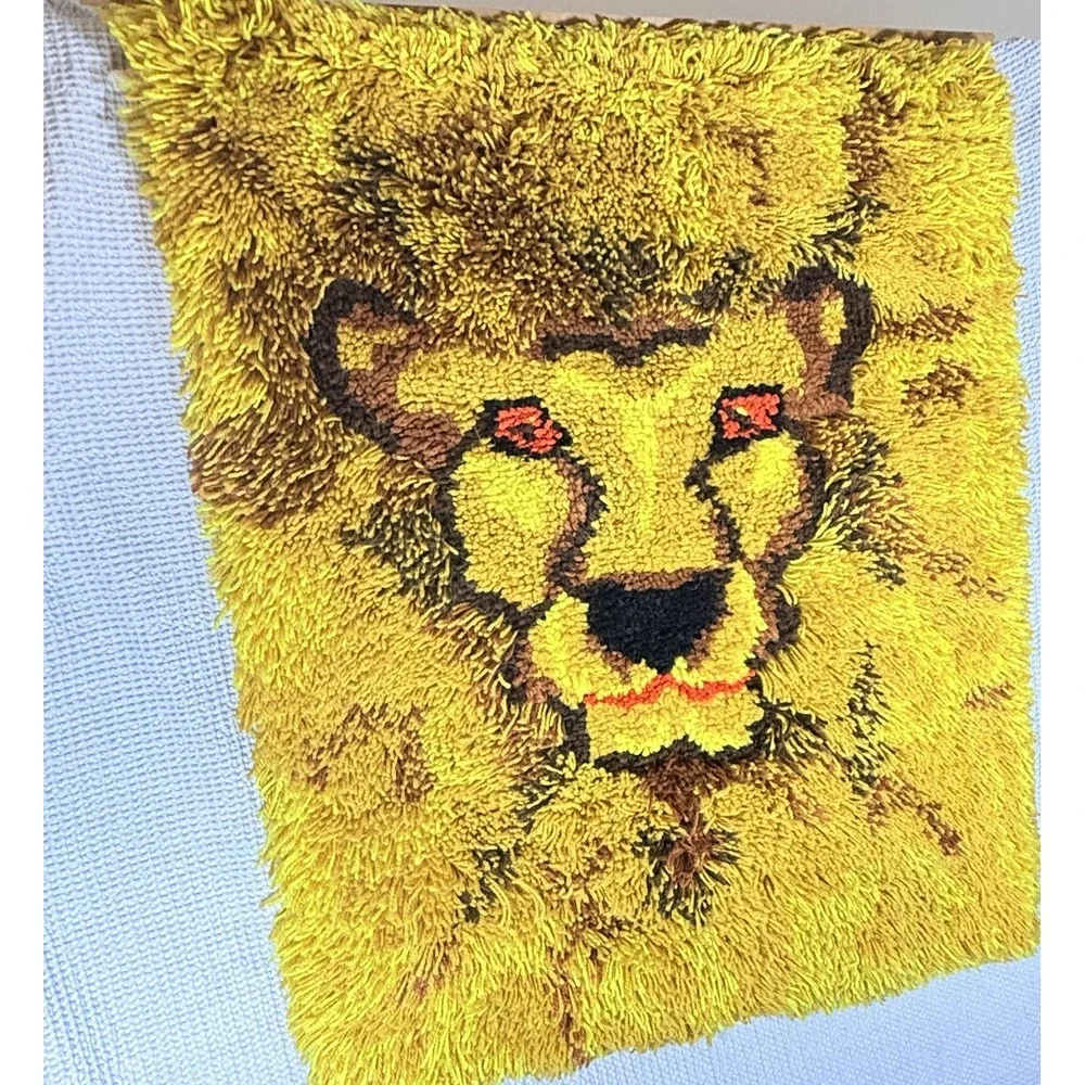 Vintage 1970s Lion Handmade Latch Hook Rug Wall Hanging Fiber Art - Cleaned 36